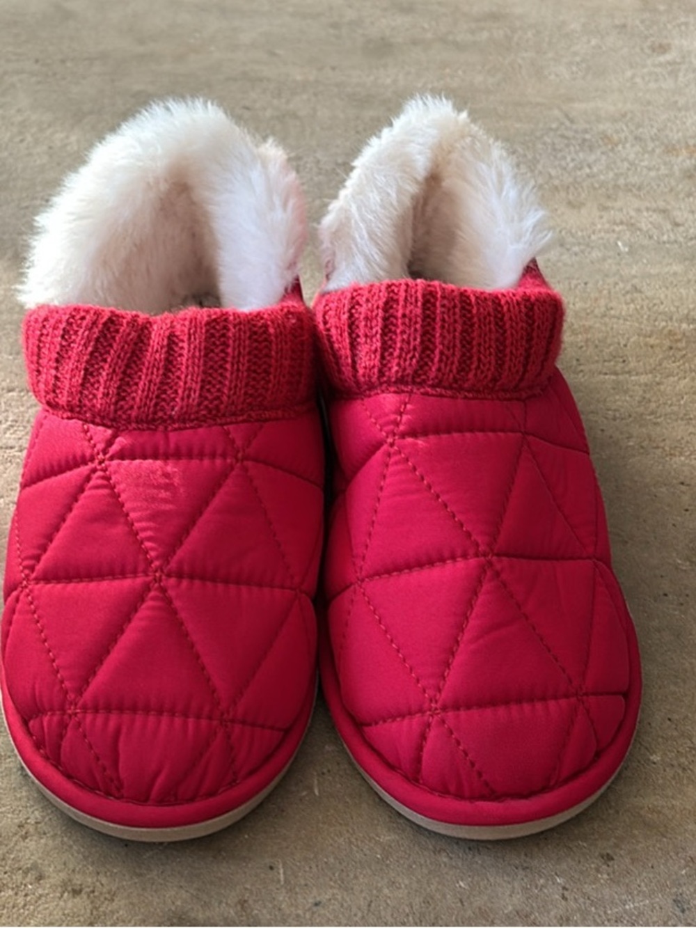 NWOT Women’s Red Quilted Aerosol’s Slipper size 8-9 (A-2)